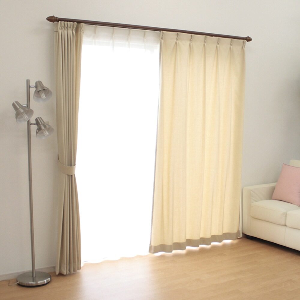 Flame-retardant curtain material
